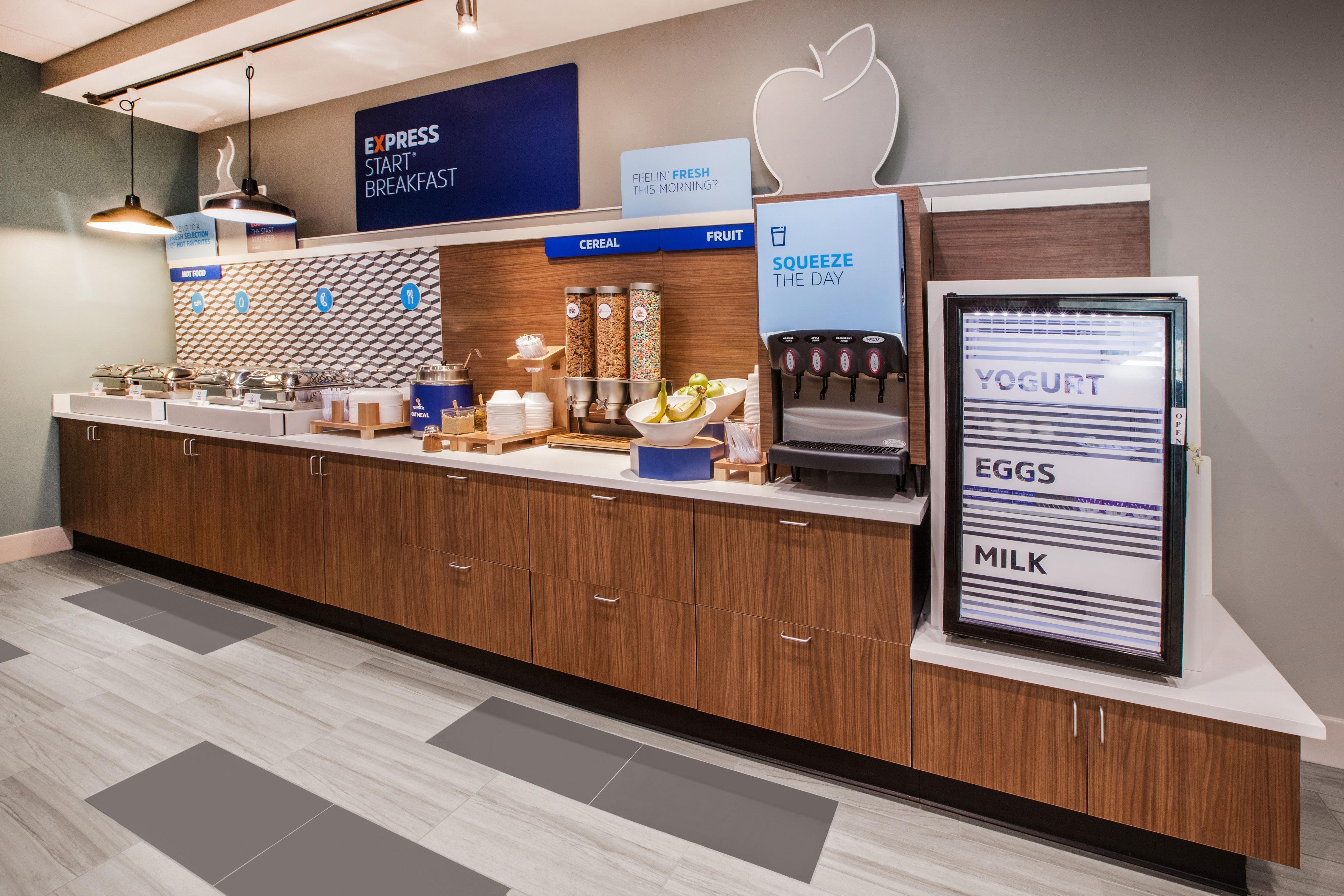 Holiday Inn Express & Suites - Auburn By Ihg Bagian luar foto