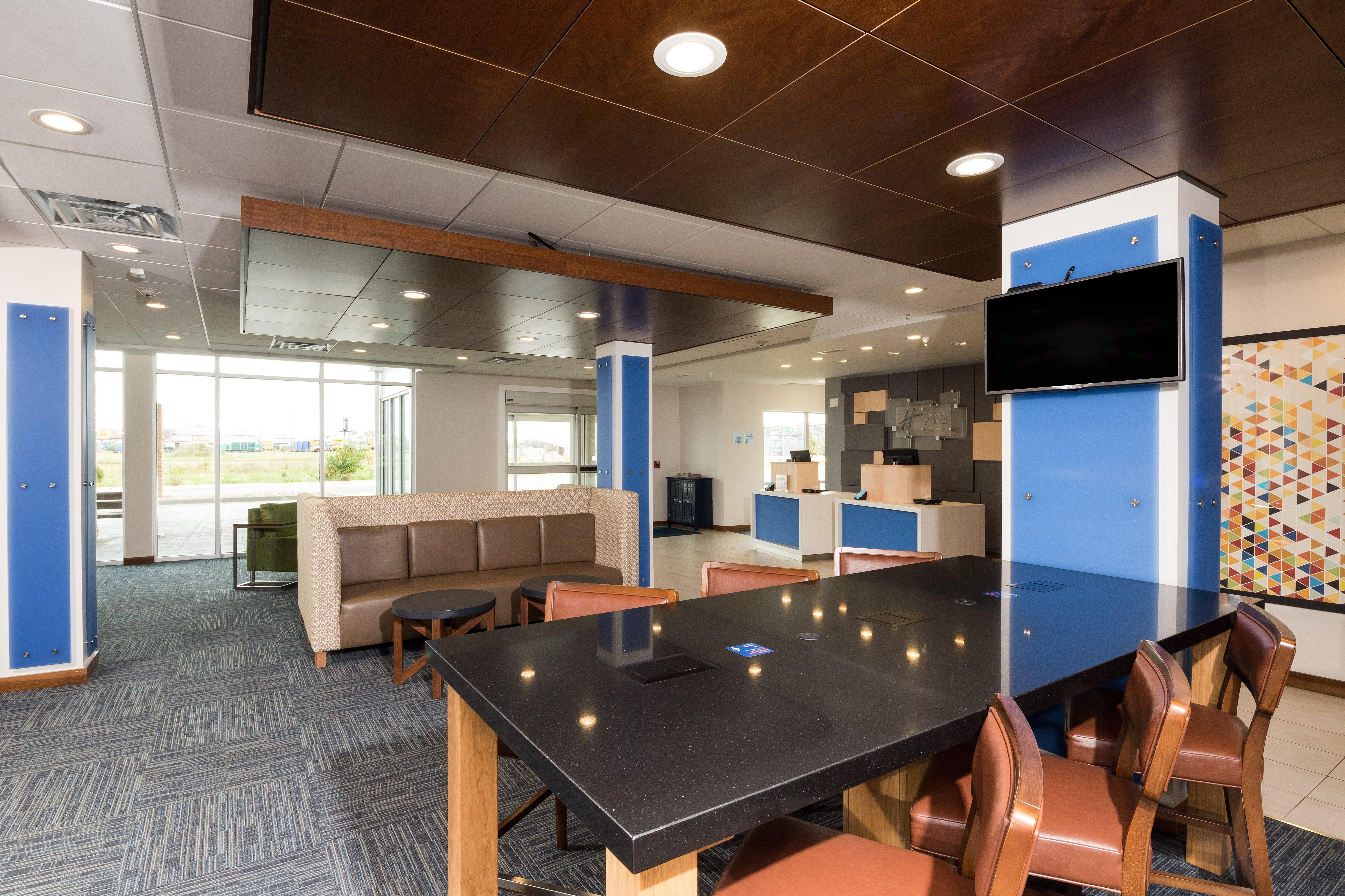 Holiday Inn Express & Suites - Auburn By Ihg Bagian luar foto