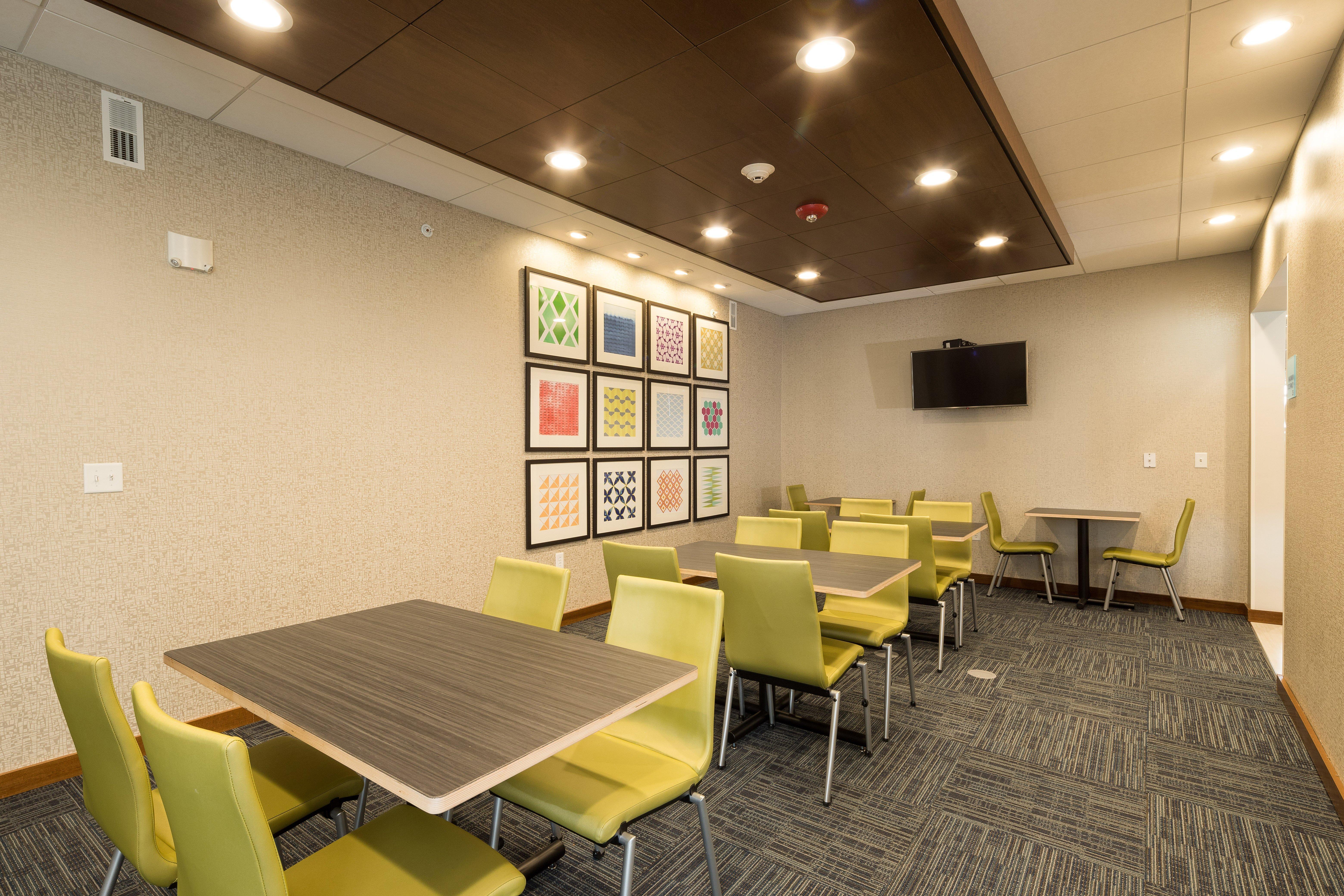 Holiday Inn Express & Suites - Auburn By Ihg Bagian luar foto