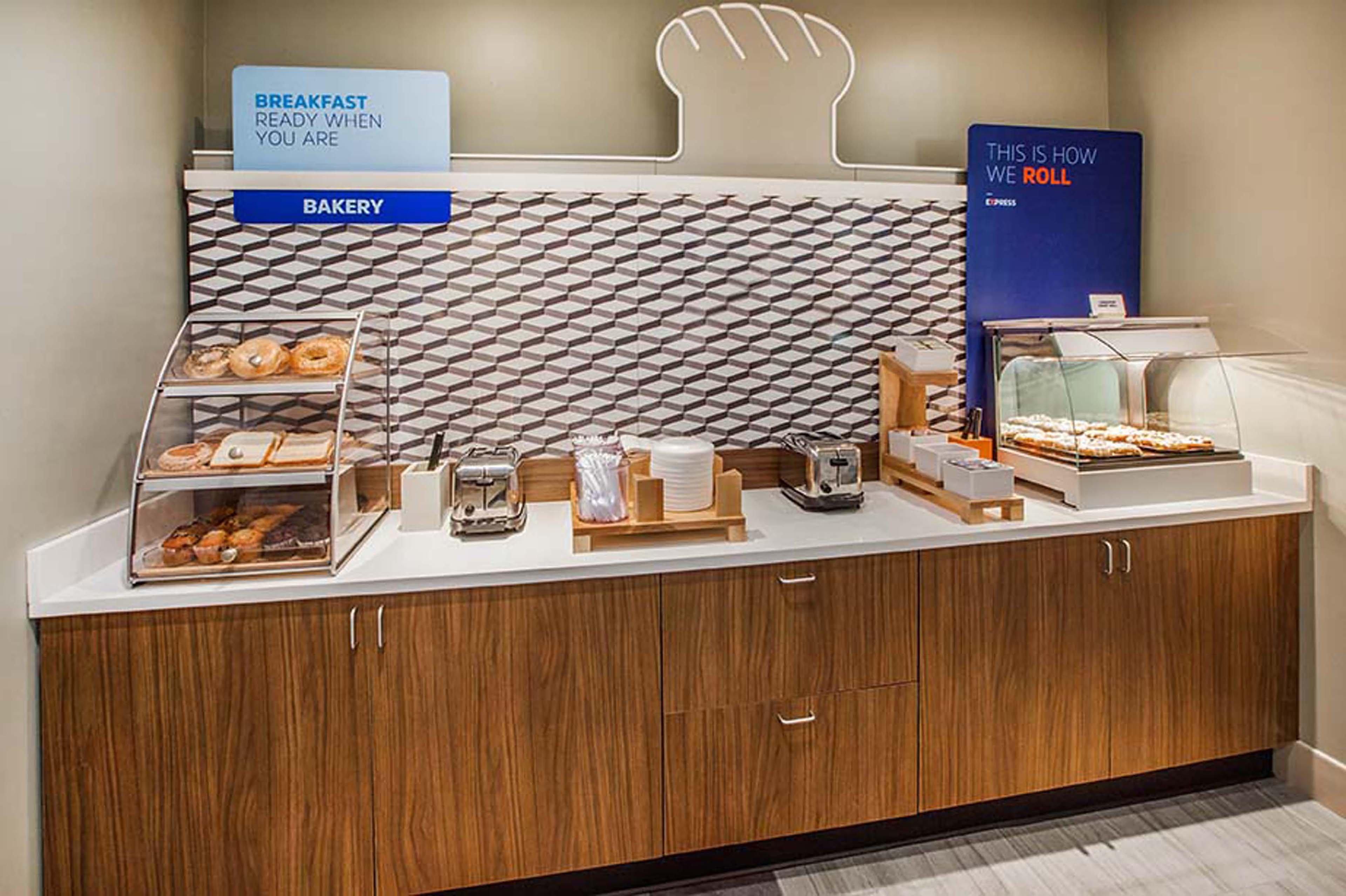 Holiday Inn Express & Suites - Auburn By Ihg Bagian luar foto